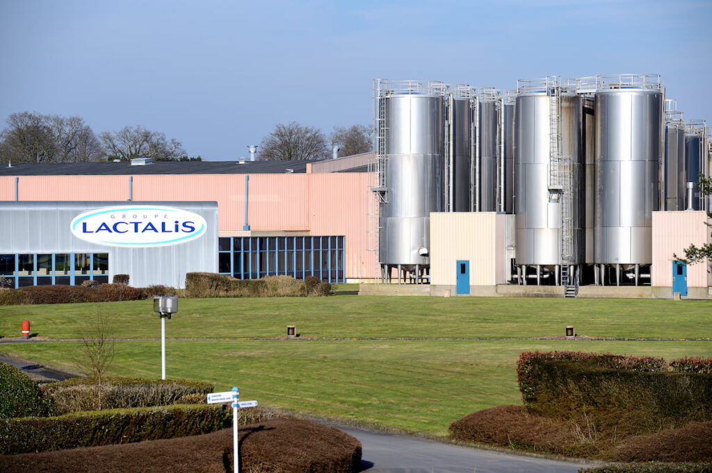 O Grupo Lactalis, anunciou um investimento de R$ 250 milhões para modernizar e expandir suas operações em Minas Gerais até 2026.